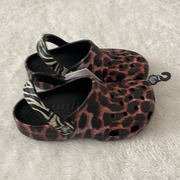 (NWT) Crocs Classic Unisex Animal Remix Clogs Black Multi Animal, Size: W7, M5 - Picture 7 of 17